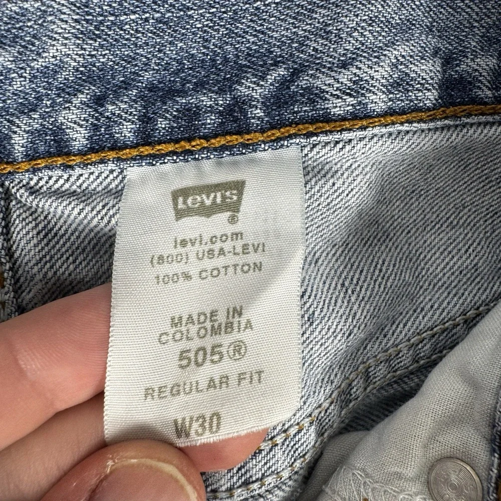 Vintage Levis 505 Jean Shorts 30 Blue Light Wash Distressed Y2K 2000's Jorts